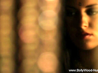 Deva Dassi's Midriff Revealed