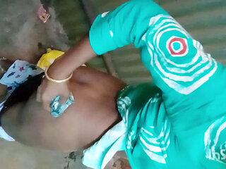 Today's, at the work site, a Bengali boy took the daughter of an Odisha contractor to the labor room and fucked her thoroughly