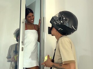 Latina slut gives her putty to a delivery guy