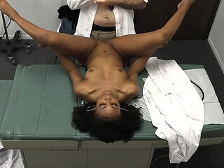 Doctor Orders the Ten to Remove Her Cloths for Her Sexual Health Checkup - Doctorbangs