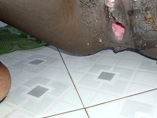 Pretty pee pussy