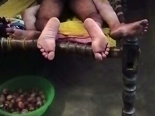 Padosi ki ladki ko pela chupke se jakar