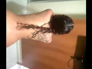 Entrei no Quarto e minha enteada estava trocando de roupa