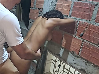 Mi vecina PUTIPOBRE de 18 a&ntilde_os se queda sin agua y viene a mi casa a pedirme
