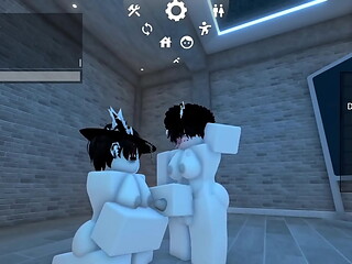 Chicas traviesas se divierten en roblox jeje~~