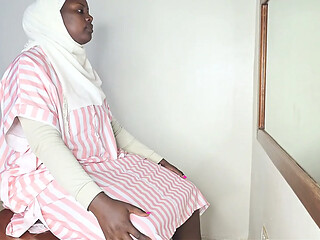 the muslim fingering her pussy looking in the mirror she is so pretty in masturbation