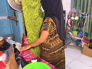 Sister-in-law Cooking while masturbating