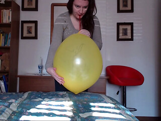 BIG YELLOW LOONER: Nicoletta&rsquo_s High-Pressure Game on Latex