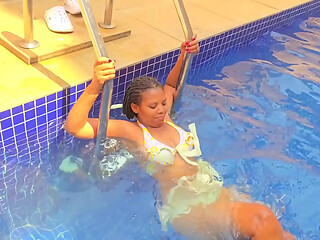 RICH WOMAN MASTURBATE IN HER SWIMMING POOL