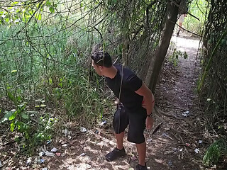 TRABALHADORES NA HORA DO ALMOCO FORAM PRO MATO DA UMA SO NAO SABIA QUE ESTAVAM SENDO FILMADO E FORAM FRAGRADOS TREPANDO AO SOM DOS PERNELONGOS
