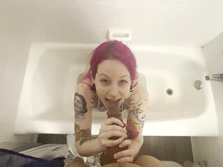 Swallowing Dwayne Foxxx's Piss