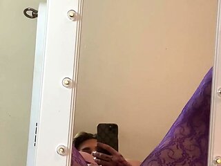 amateur blonde solo webcam