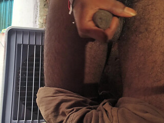On Raksha Bandhan, stepsister tied Rakhi and showed bur in the gift.