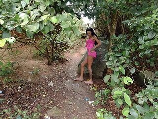 A trans fogosa Venho fazer seu primeiro porn&ocirc_ na praia com casal em p&uacute_blico