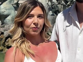 Phil makes time with Clara and Mike - Jacquie et Michel TV