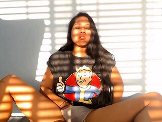Asian Teen Gamer Masturbates to Orgasm on Webcam