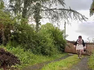 Dressed in a little bubble skirt for an evening