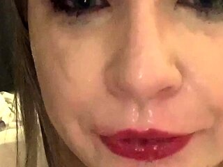 Close up amateur beauty uses her toy to masturbates