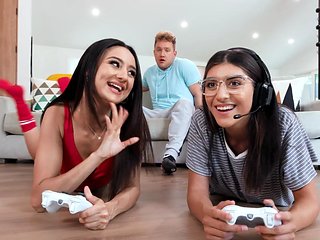 Video of gamer chick Eliza Ibarra getting fucked in the...