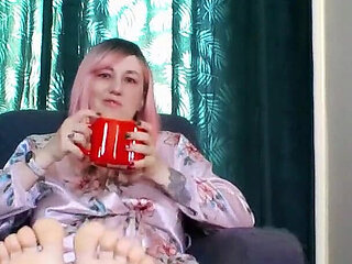 Longing for Soles -lady Angela Nakes You Sniff Her Feet