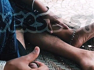 Desi Bhabhi's wild handjob with hot hands & boobs fully exposed, you will lose control as soon as you see them!
