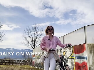 Miss Daisy Diamond on Wheels, bike vlog