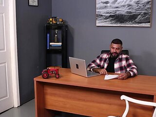 Hairy hunk playing with a twink in the office room