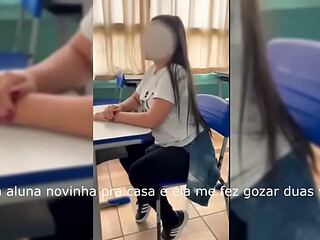 ALUNA TRANSANDO COM PROFESSOR EM TROCA DE NOTAS, ALUNA DEU PARA O PROFESSOR PARA SER APROVADA