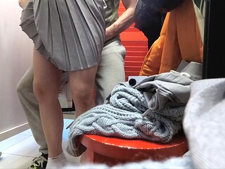 Amateur GF gets fucked in store changing room