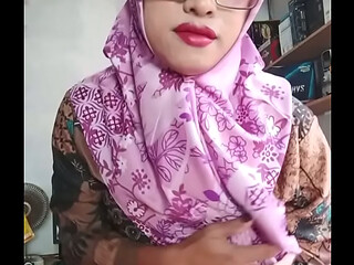 Massive Boobs Hijab Shemale Jerks Off Her Dick