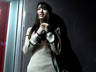 A032g02 Lewd Sex with a Girl Who Meets in Front of a Love Hotel!