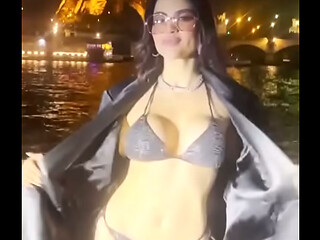 Natti Natasha Sexy Bikini en Paris