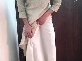Step daughter ko ghar me band kar ke pel diya