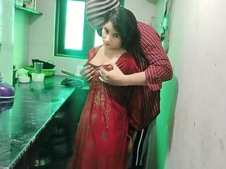 Desi bhabhi ko kichen me nighty utha kar chod diya