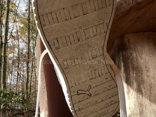 A walk with poise... Knees down and sniff.