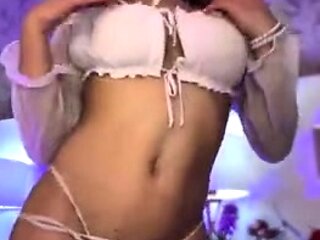 Alluring Blonde Babe with Pink Pussy Masturbate on Cam