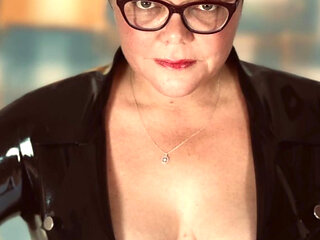 Dominatrix Mistress April - The Piss Whore