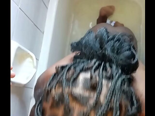 Black girl with White guy couple blowjob &amp_ Doggystyle fuck in bathrub