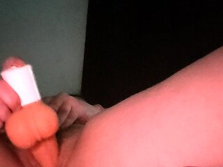 Amateur webcam girl masturbate big dildo
