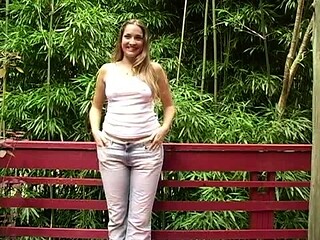 amateur blonde solo webcam