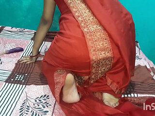 Desi bhabhi video bhabhi Akele Mein maja Le rahi hai desi bhabhi