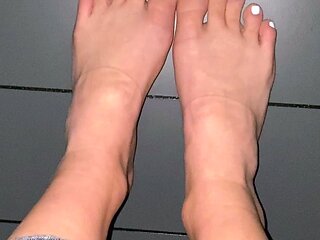 Amateur porn Gives Us Some Foot Fetish Aurora