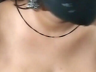 Hot Saloni Big Boobs Shoowing