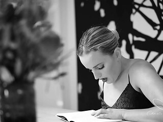 Amber Moore'_s Erotic Book Made Charlie Forde Masturbate Her Cunt!