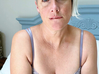 Hot White MILF Gave BBC Handjob & JOI