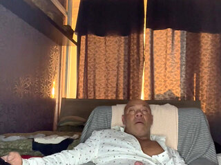 Bodybuilder Solo Homemade Wank