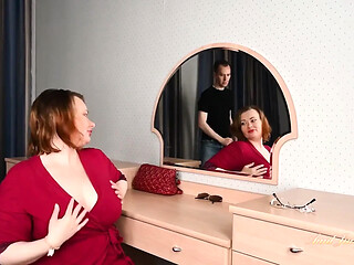 Busty Russian MILF Anna Maria prepares for bed