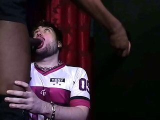 Tr&ecirc_s putos se conheceram no gloryhole e fuderam no sof&aacute_ (COMPLETO NO RED)