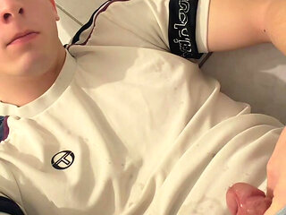 I pissed in my grey jogging pants and I'm all wet now