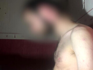I'm trying to cum without rubbing myself : the second cumshot is crazy and stains my chest !
